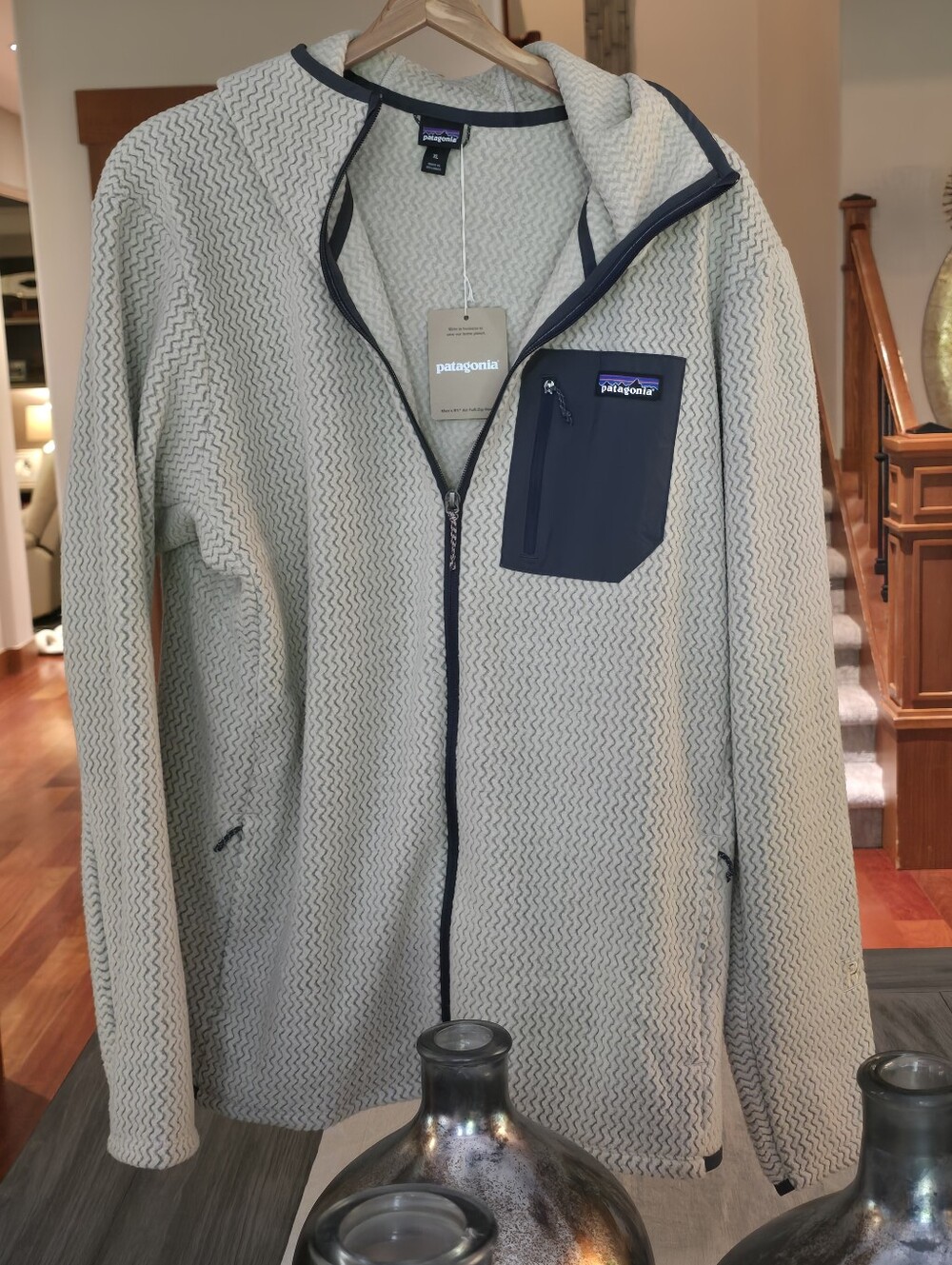 Patagonia New w/tags Cream Full-Zip Fleece Jacket with Navy Pocket Size XL